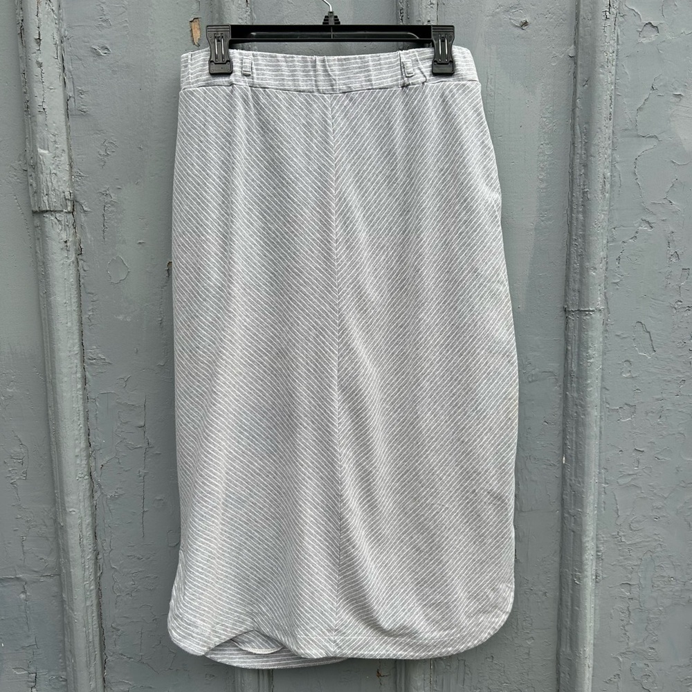 Motion Atheleisure grey striped Midi skirt, size Medium